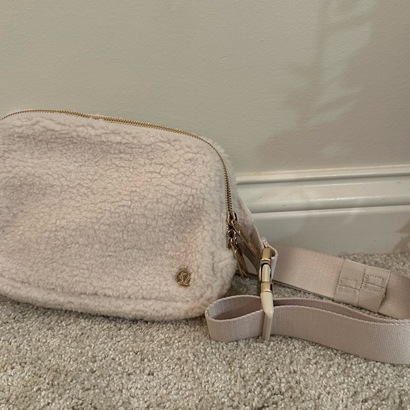 Cozy Cream Lululemon Crossbody Bag - Picture 1 of 4